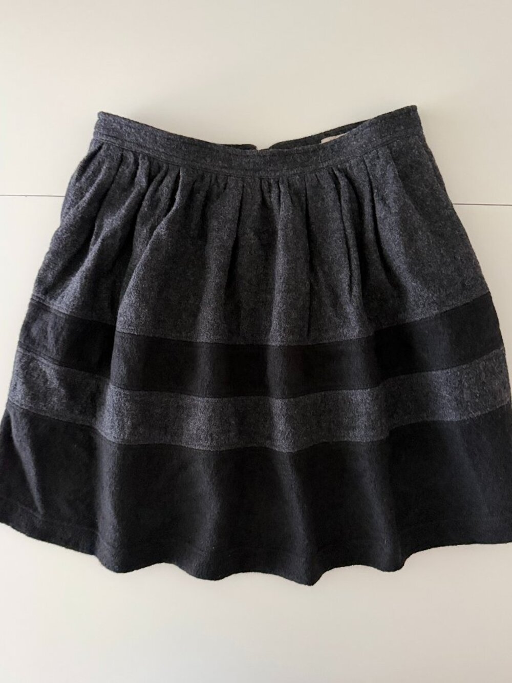 Burberry Brit Skirt in Gray and Black Wool (Once Upon a Time)